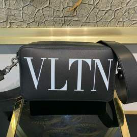 Picture of Valentino Handbags _SKUfw184633402fw